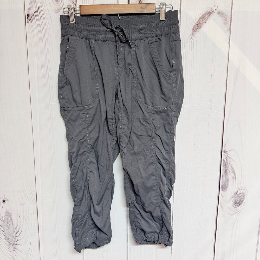 The North Face Women's Aphrodite 2.0 Capri Small  Gray EUC